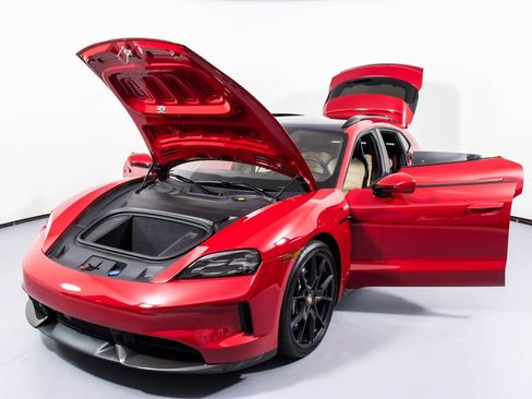 Used 2025 Porsche Taycan GTS AWD/4WD image 33