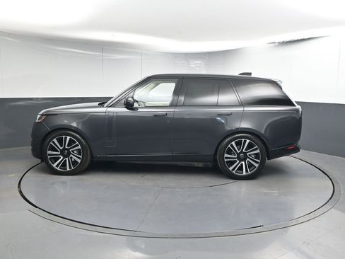 Used 2023 Land Rover Range Rover SE image 2
