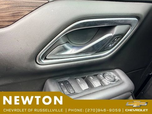 Used 2021 Chevrolet Tahoe Z71 w/ Luxury Package AWD/4WD image 31