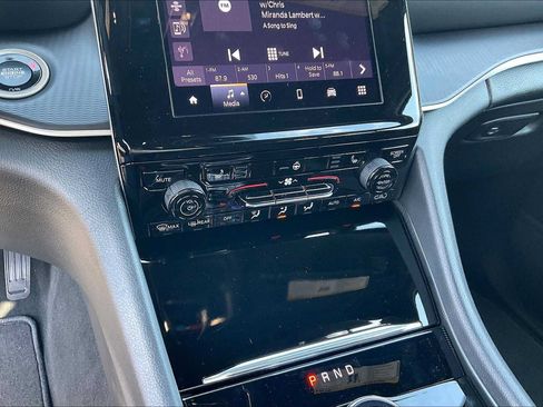 New 2025 Jeep Grand Cherokee Laredo X w/ Luxury Tech Group I AWD/4WD image 18