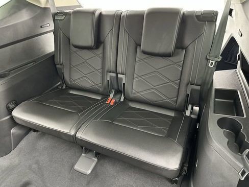 Certified 2025 Volkswagen Atlas SE image 24