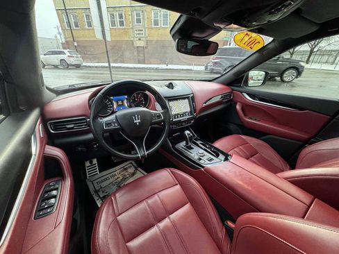 Used 2017 Maserati Levante image 11