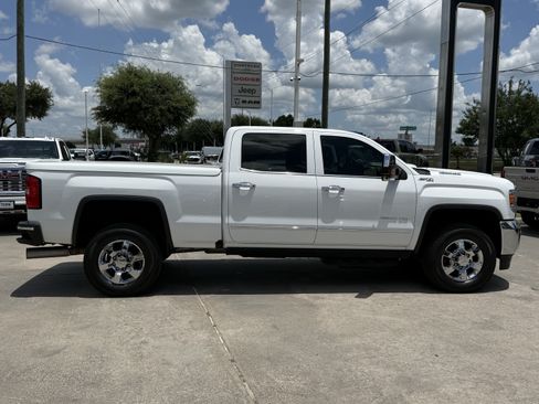 Used 2018 GMC Sierra 2500 SLT w/ Duramax Plus Package AWD/4WD image 3