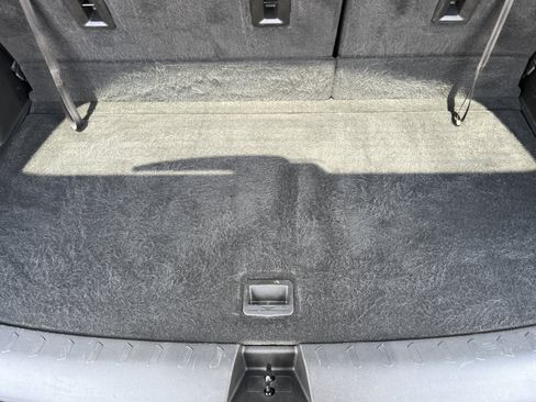 Used 2023 Chevrolet Traverse LT w/ LT Premium Package AWD/4WD image 12