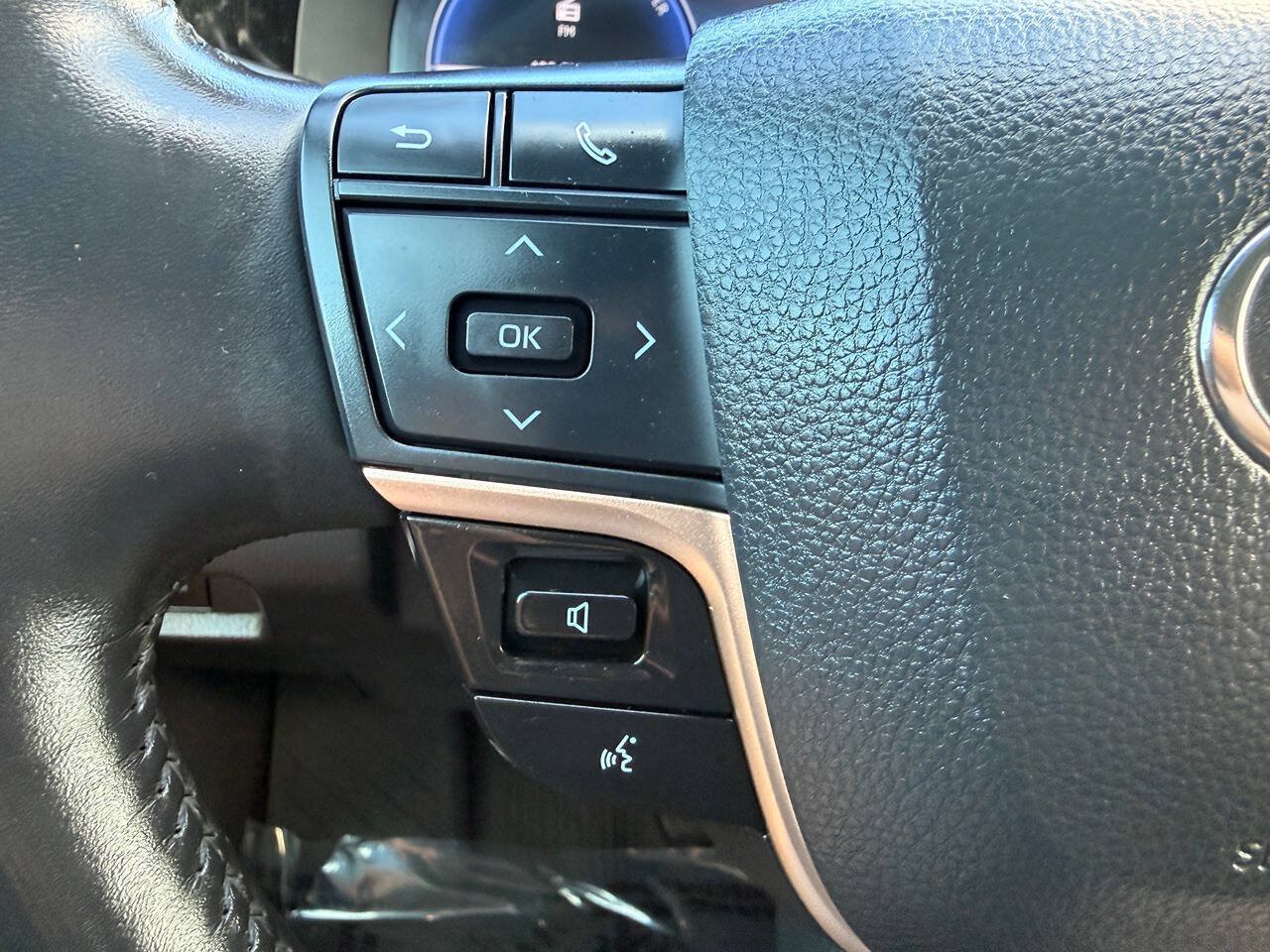Used 2023 Toyota Crown AWD/4WD image 29