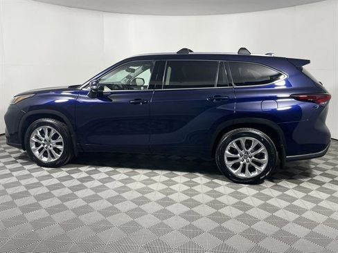 Used 2024 Toyota Highlander Limited image 4