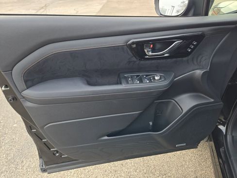 Used 2025 Subaru Forester Touring image 28