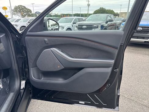 Certified 2022 Ford Mustang Mach-E GT image 22