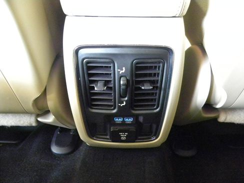 Used 2021 Jeep Grand Cherokee Limited image 16