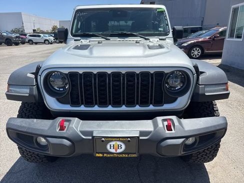 Used 2024 Jeep Wrangler Unlimited Rubicon AWD/4WD image 2