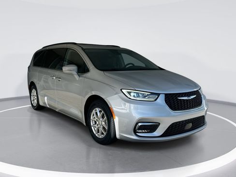 Used 2022 Chrysler Pacifica Touring-L FWD image 43