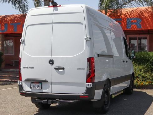 Used 2024 Mercedes-Benz Sprinter 2500 image 9