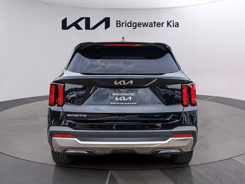 Certified 2026 Kia Sorento S FWD image 5