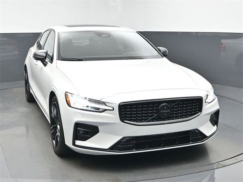 Used 2023 Volvo S60 B5 Plus w/ Climate Package image 2