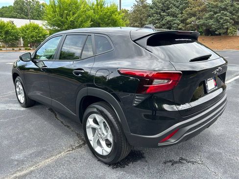 New 2026 Chevrolet Trax LS w/ LS Convenience Package FWD image 15