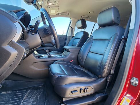 Used 2020 Chevrolet Traverse LT w/ LT Premium Package image 12