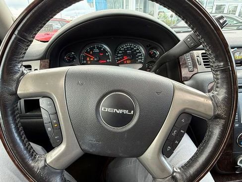 Used 2013 GMC Yukon XL Denali image 19