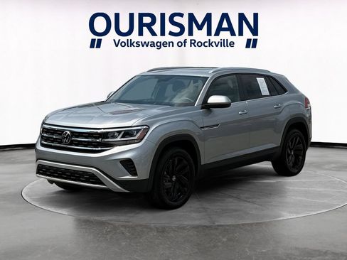 Used 2023 Volkswagen Atlas Cross Sport SE w/ Panoramic Sunroof Package FWD image 2