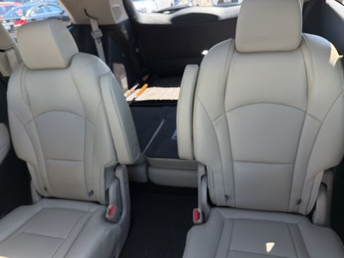 Used 2019 Buick Enclave Premium AWD/4WD image 9