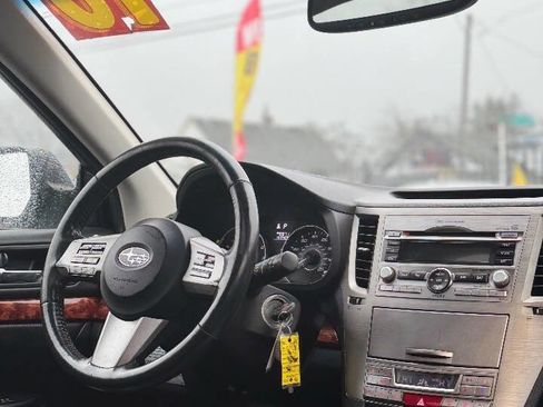 Used 2010 Subaru Outback 3.6R Limited image 3