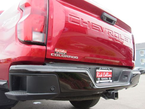 Used 2025 Chevrolet Colorado Z71 w/ Technology Package AWD/4WD image 36