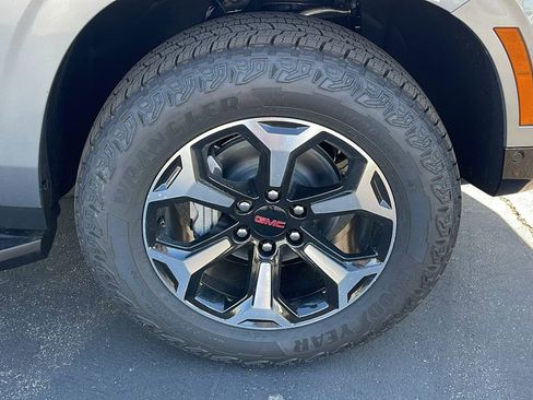 New 2026 GMC Yukon AT4 AWD/4WD image 9