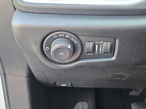 Used 2024 Chrysler Pacifica Limited FWD image 21