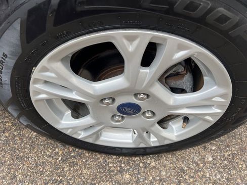 Used 2015 Ford Fiesta SE FWD image 36
