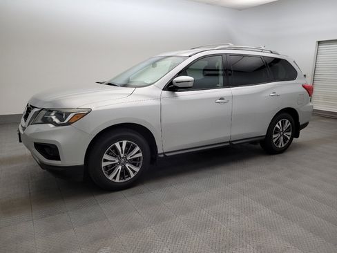 Used 2018 Nissan Pathfinder S FWD image 2