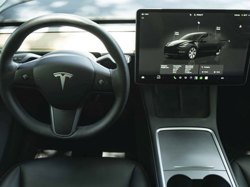 Used 2023 Tesla Model Y Long Range AWD/4WD image 16