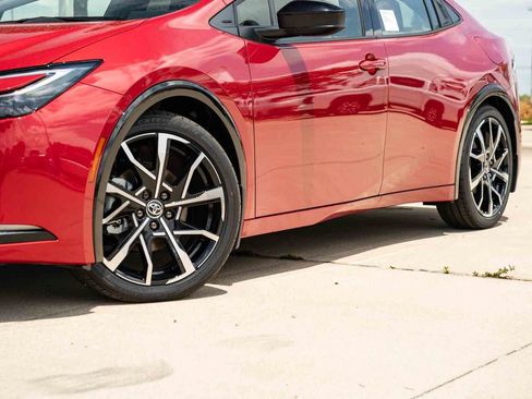New 2026 Toyota Prius Plug-In Hybrid FWD image 5