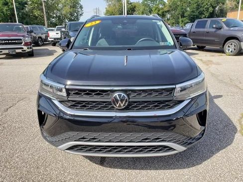 Used 2023 Volkswagen Taos SE w/ Panoramic Sunroof Package AWD/4WD image 9