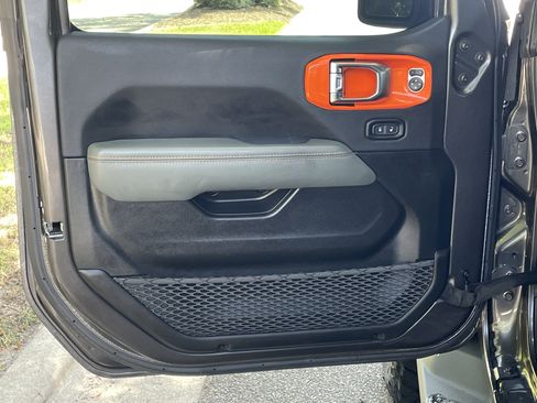 Used 2025 Jeep Gladiator Mojave AWD/4WD image 13
