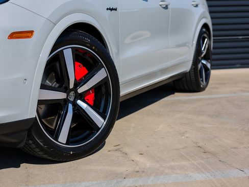 New 2025 Porsche Cayenne Turbo image 12