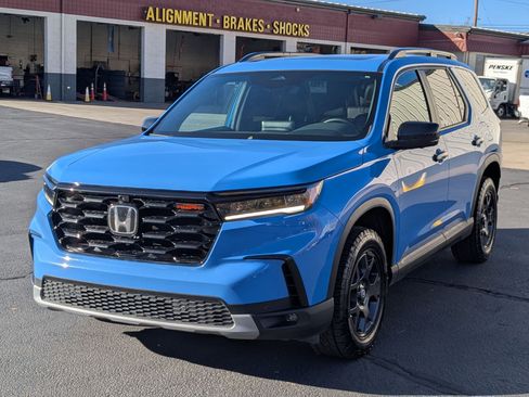 Used 2025 Honda Pilot TrailSport image 10