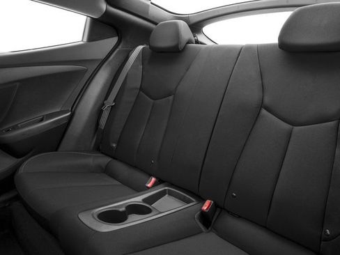 Used 2017 Hyundai Veloster Value Edition image 17