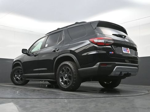 Used 2024 Honda Pilot TrailSport image 29