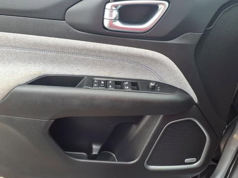 Used 2022 Jeep Compass Latitude w/ Sun and Sound Group image 15