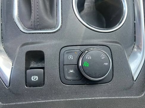 Used 2022 Chevrolet Traverse LT w/ Midnight/Sport Edition AWD/4WD image 30
