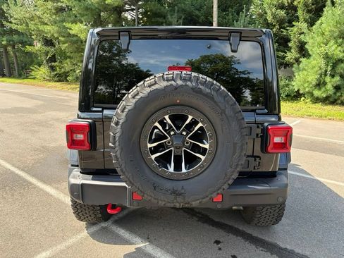 Used 2024 Jeep Wrangler Unlimited Rubicon AWD/4WD image 6