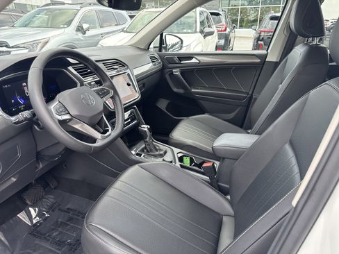 Used 2022 Volkswagen Tiguan SE AWD/4WD image 4