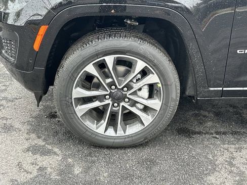New 2025 Jeep Grand Cherokee Overland image 11