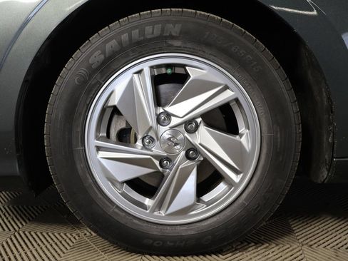 Used 2024 Hyundai Elantra SE FWD image 17