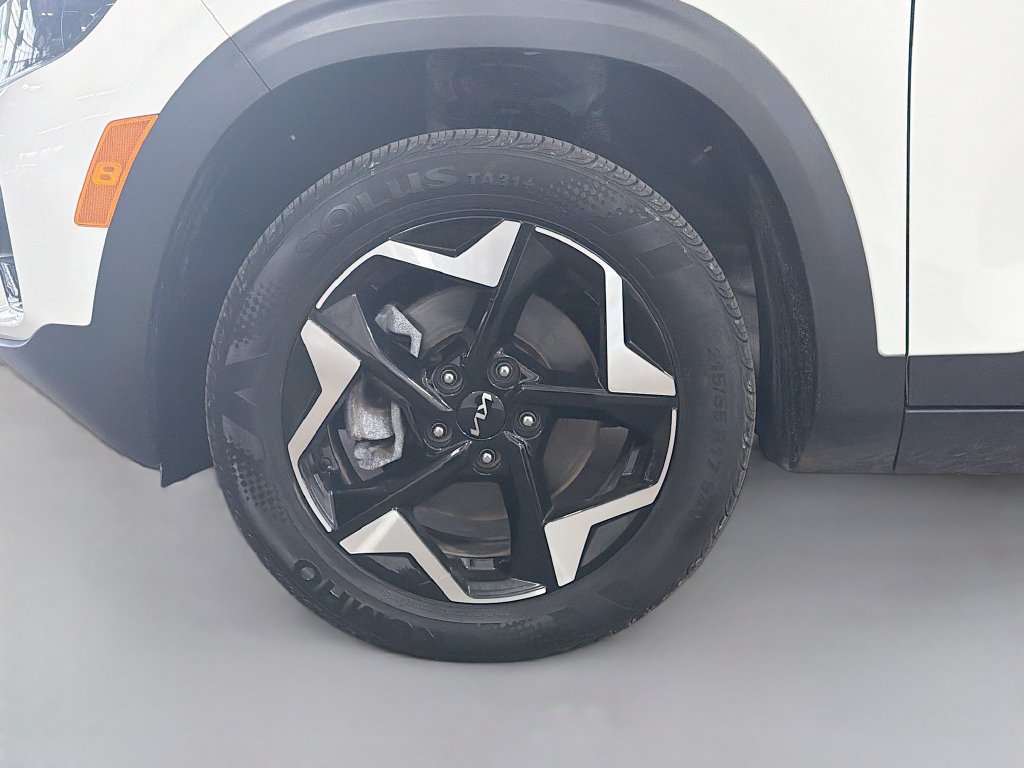 Used 2025 Kia Seltos S AWD/4WD image 32