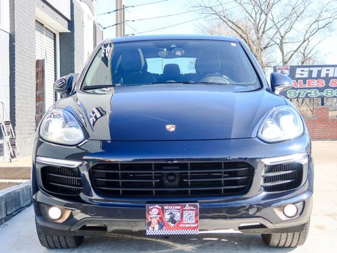 Used 2015 Porsche Cayenne S image 2