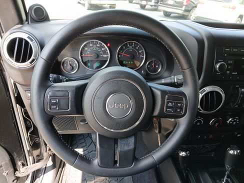 Used 2014 Jeep Wrangler Unlimited Rubicon image 22