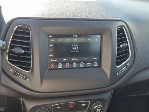 Used 2018 Jeep Compass Latitude w/ Popular Equipment Group AWD/4WD image 22