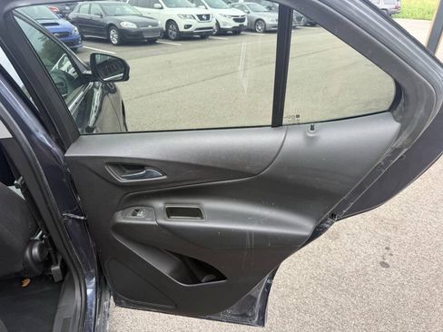 Used 2018 Chevrolet Equinox LT FWD image 16