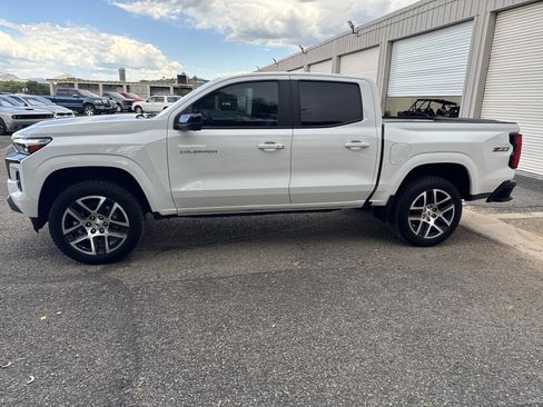Used 2023 Chevrolet Colorado Z71 w/ Z71 Convenience Package 2 AWD/4WD image 4