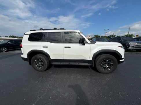 Used 2024 Lexus GX 550 AWD/4WD image 2
